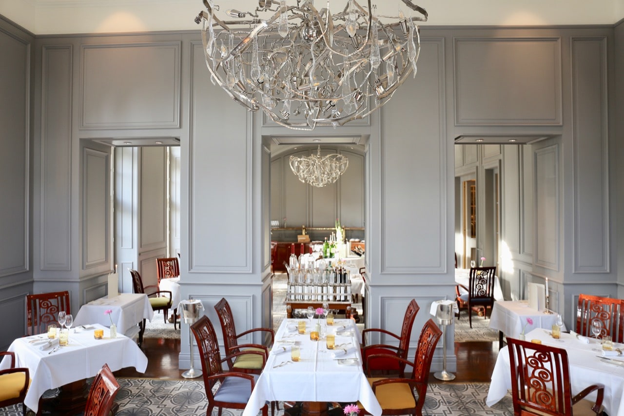 The contemporary meets chic dining room at Restaurant Villers.