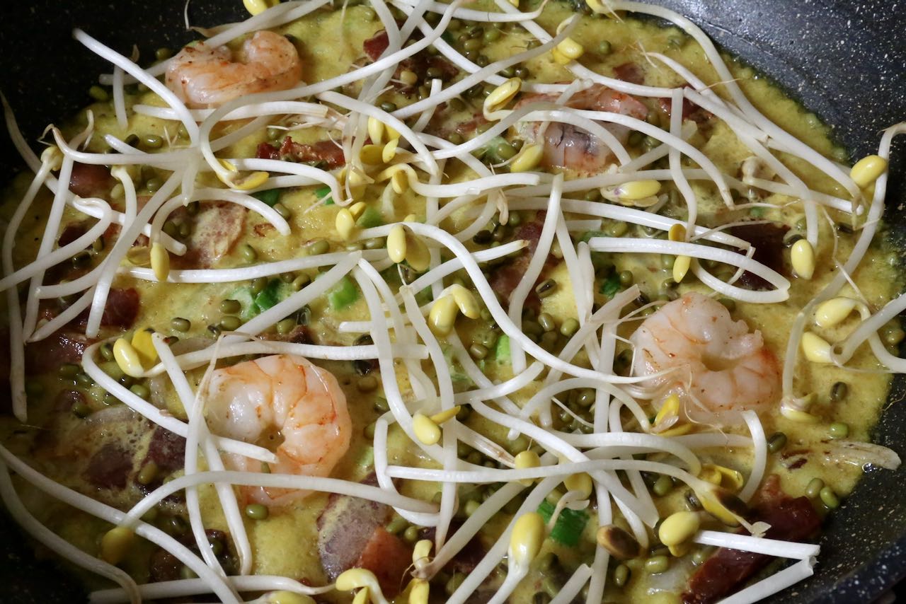 Vietnamese Crepe Step 3: Top with mung beans and bean sprouts then cover and let steam for 2-3 minutes.