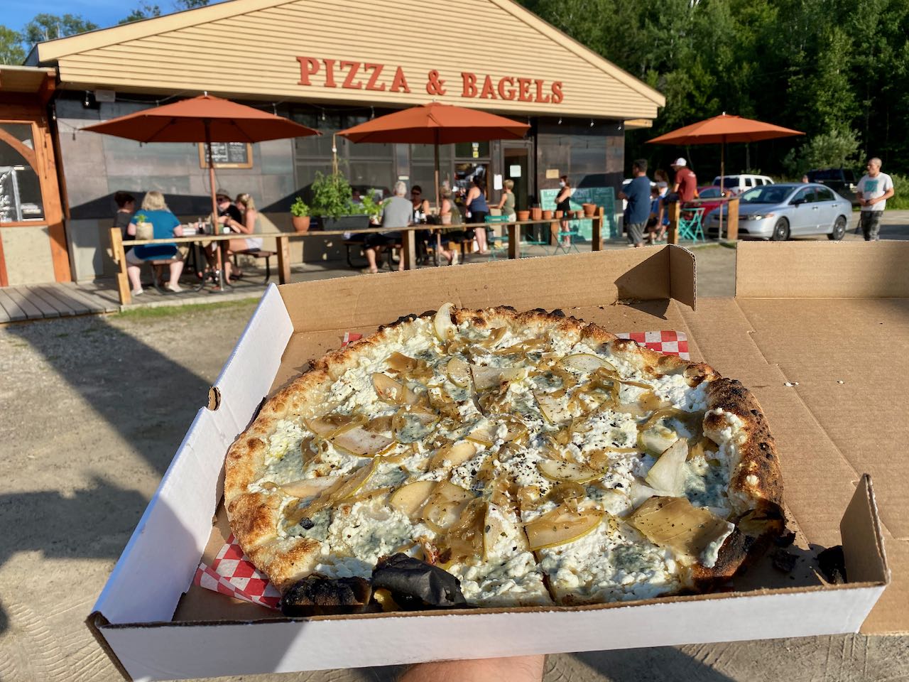 Best Restaurants in Muskoka: Pizza on Earth serves thin-crust pizza and bagels in Dorset.