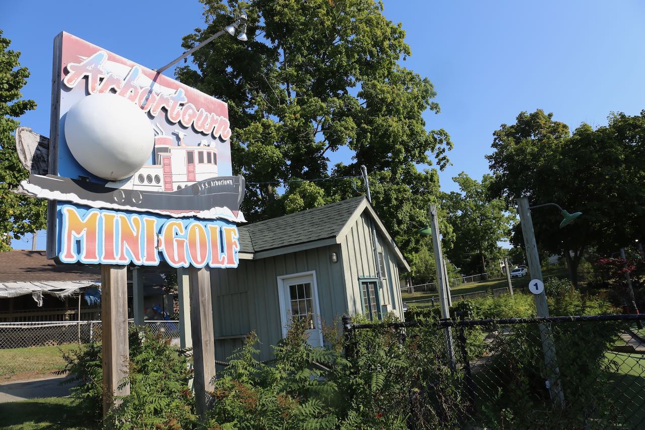 Best Things to do in Port Dover for Families with Kids: Mini Golf at Arbortown.