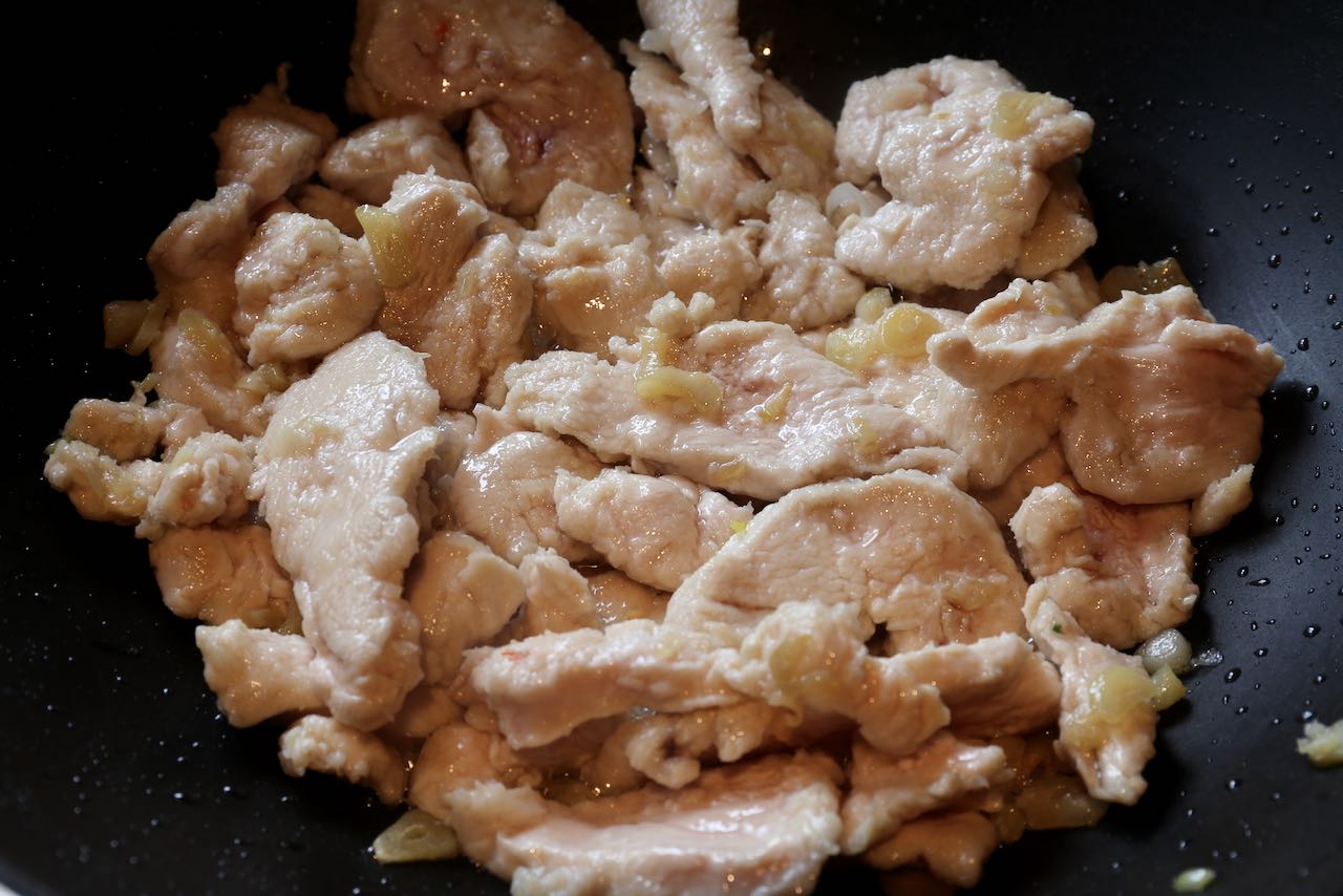 Gai Pad Med Mamuang: In a wok fry cornstarch tossed chicken breast slices with garlic. 