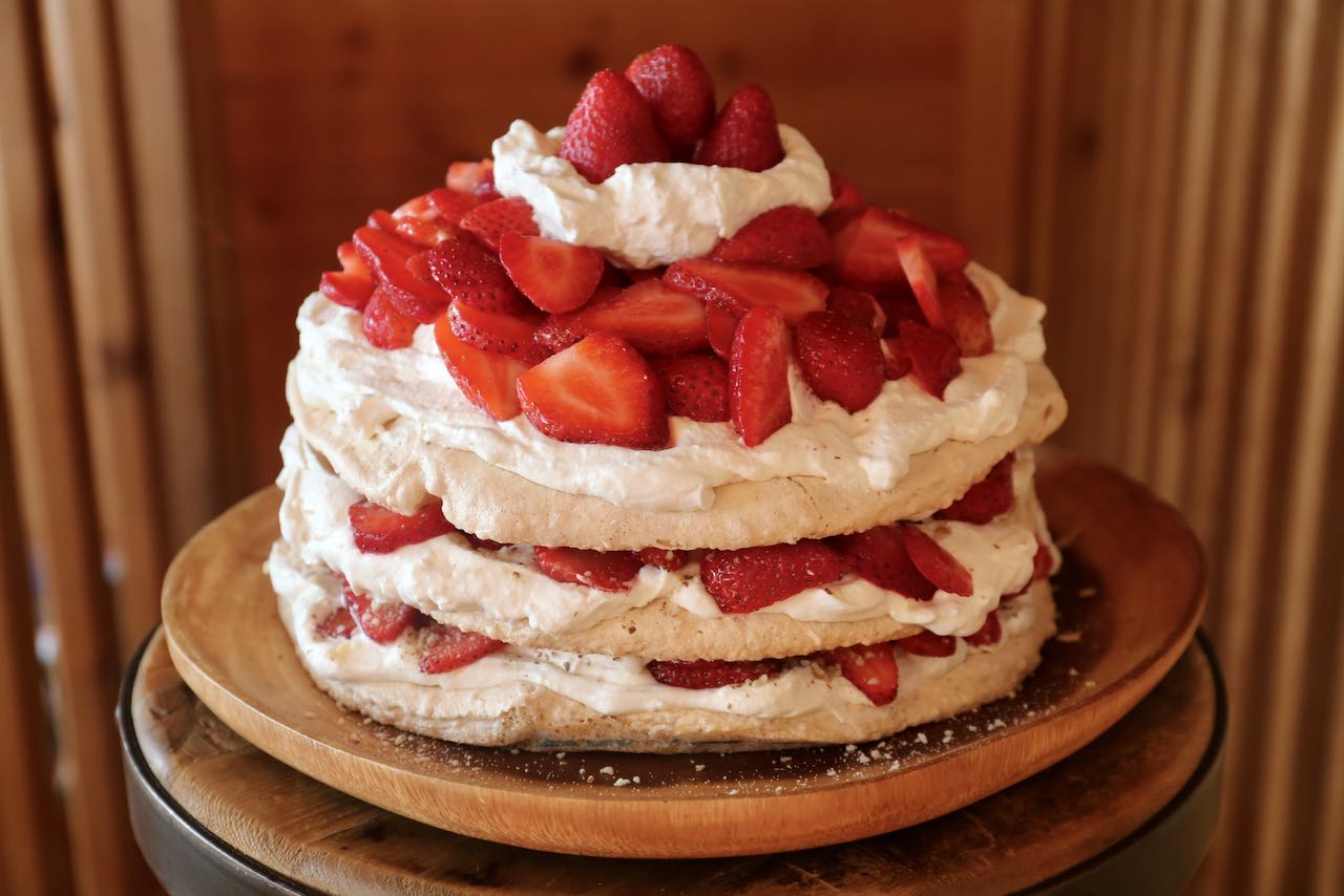 Jordgubbstårta Recipe: Gluten Free Swedish Strawberry Meringue Cake