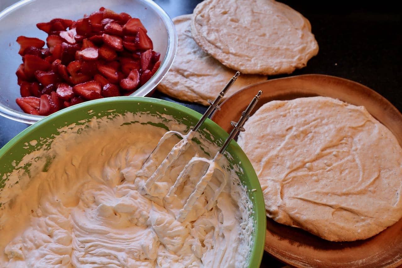 Assemble Jordgubbstårta by layering meringue, whipped cream and strawberries. 