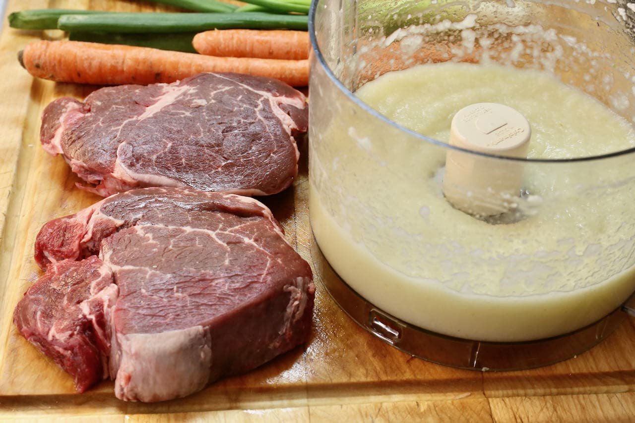 Prepare the Bulgogi Noodle beef marinade in a food processor. 