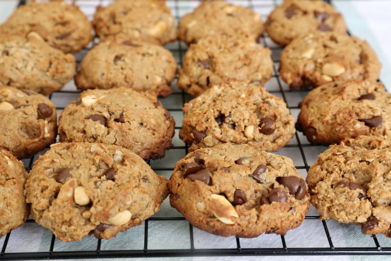 Flourless Chickpea Chocolate Chip Cookies are a healthy snack or dessert that your kids will love!