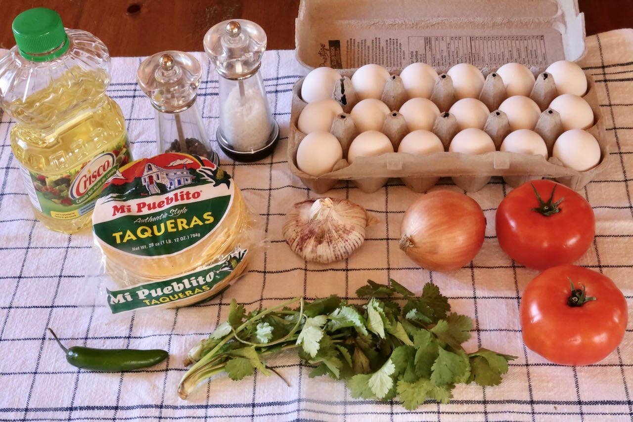 Traditional Salsa de Huevo recipe ingredients.