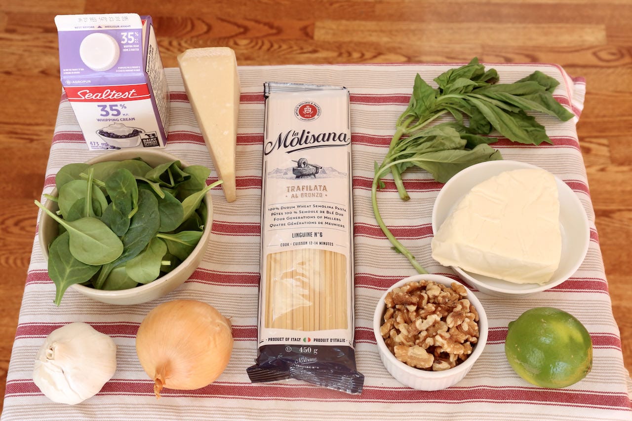 Tallarines Verdes recipe ingredients.