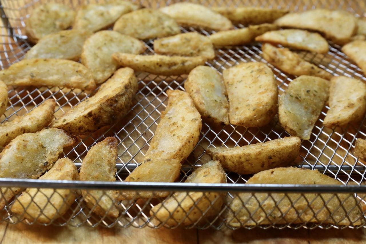 Air Fried Potato Wedges are the perfect side dish for hamburgers, hot dogs and sausages. 