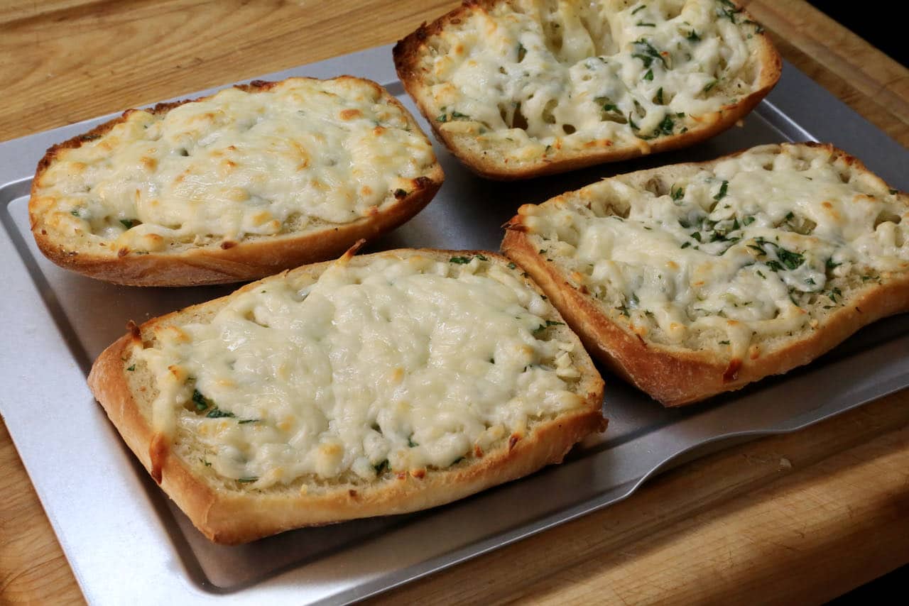 Perfectly baked Garlic Bread In Air Fryer.