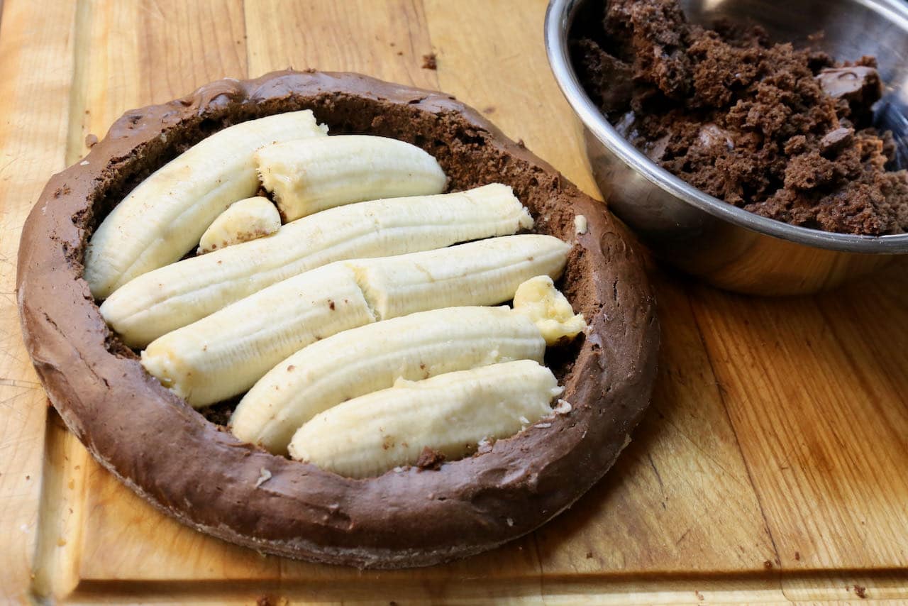 Prepare Mole Cake by removing the interior of the chocolate cake and filling with sliced bananas. 