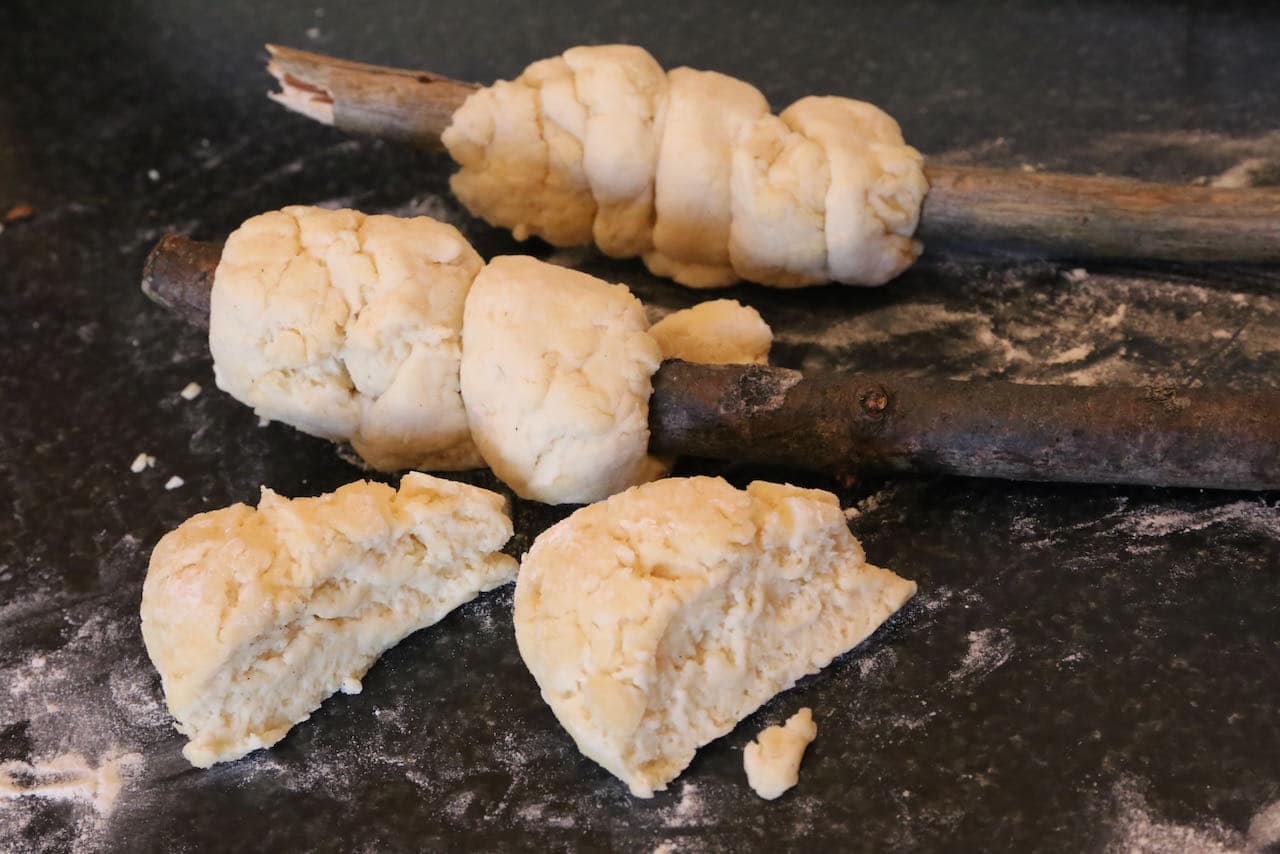 Divide the Snobrod dough, roll into sausages and stretch around the end of a stick.