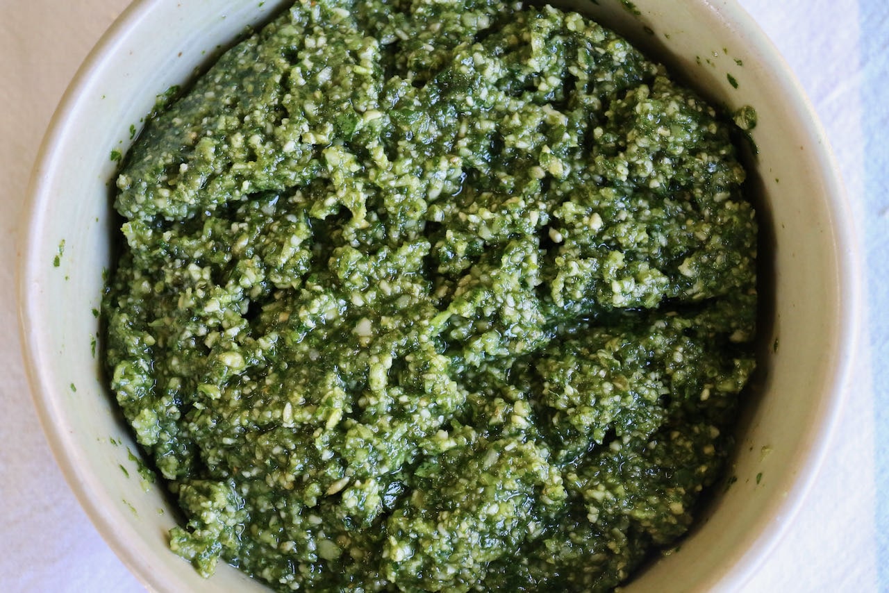 Now you're an expert on how to make the best healthy vegan Pepita Pesto recipe!