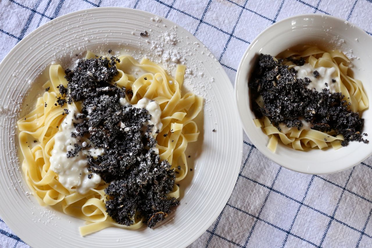 Now you're an expert on how to make the best Nudle S Makem Czech Poppy Seed Pasta Noodles recipe!