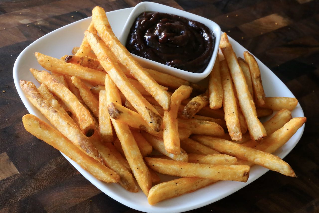 Serve Air Fryer Frozen Chips with ketchup, mayonnaise or malt vinegar as a snack.