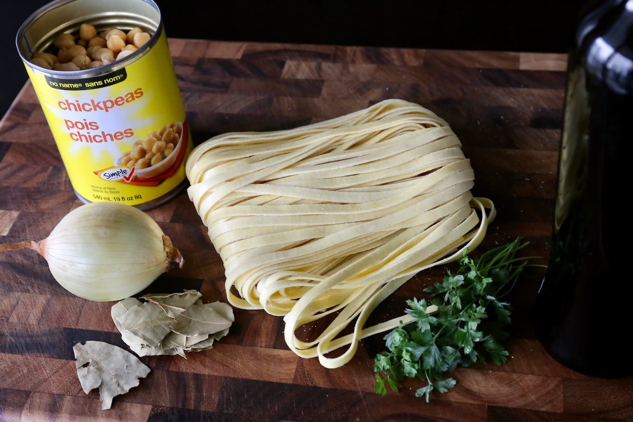 Traditional Ciceri e Tria Pugliese Pasta recipe ingredients.