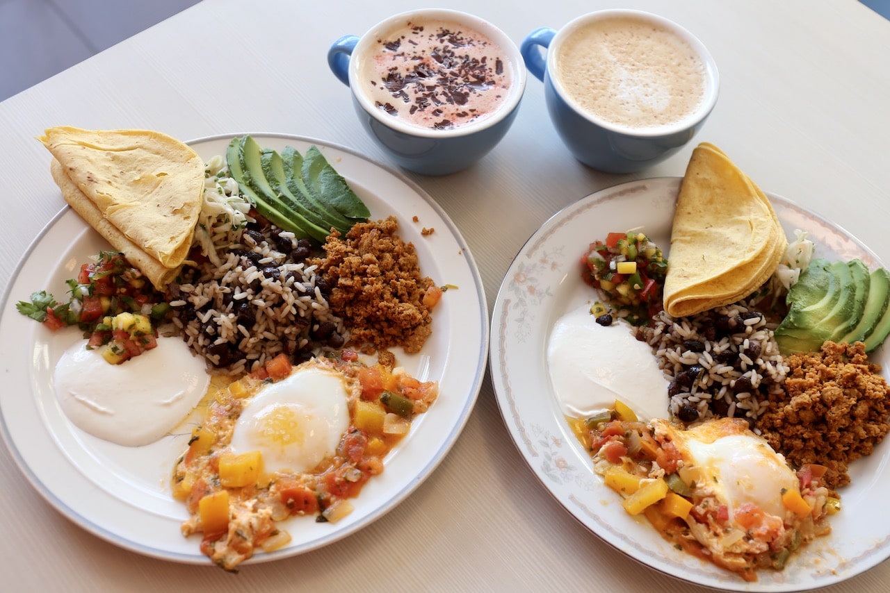 Streamliners Espresso Bar serves traditional Nicaraguan brunch with frothy lattes.
