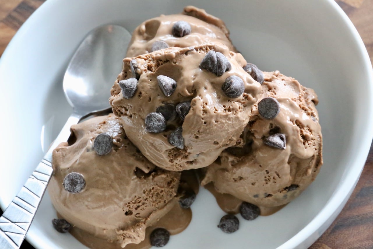 Serve homemade ice cream with your favourite cookies, chopped nuts or fudge sauce.