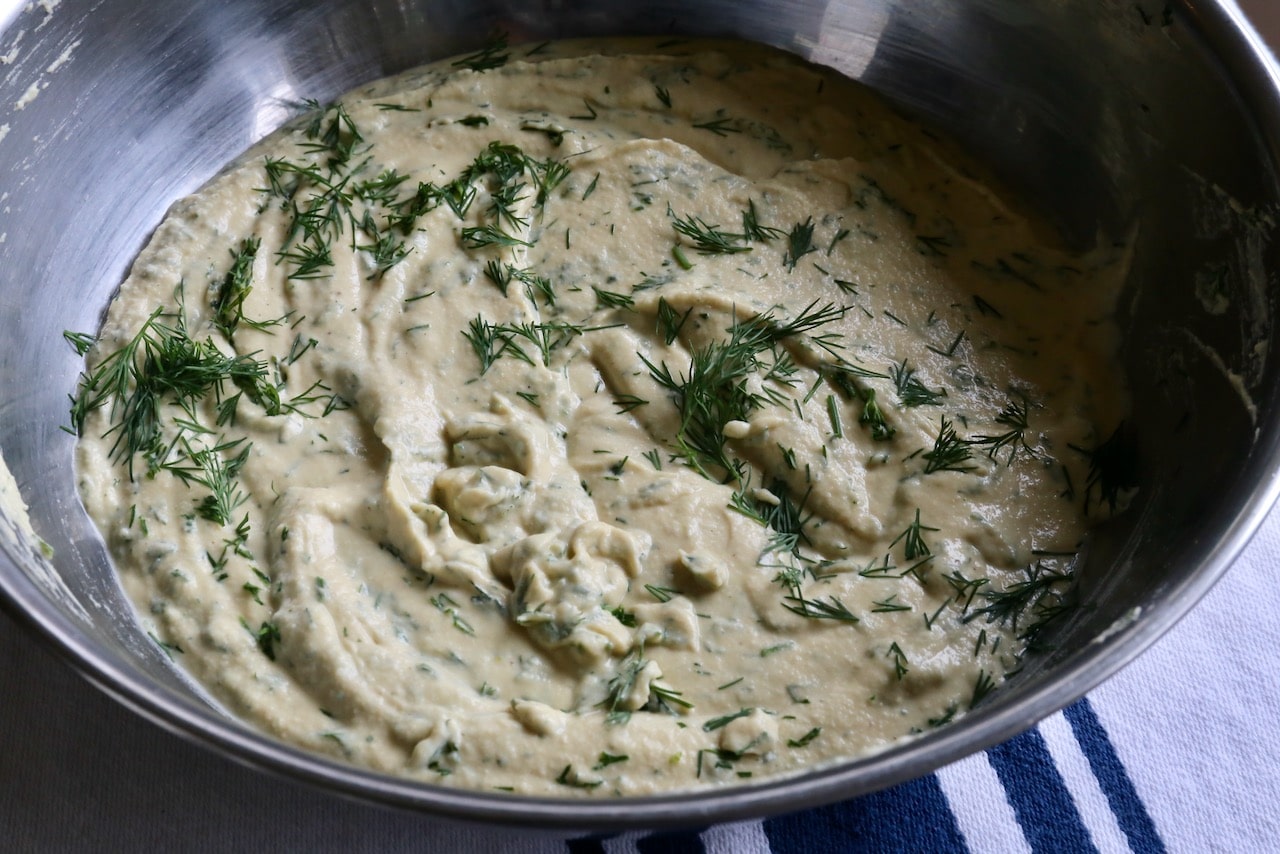This healthy vegan hummus recipe is flavoured with fresh lemon juice and dill. 