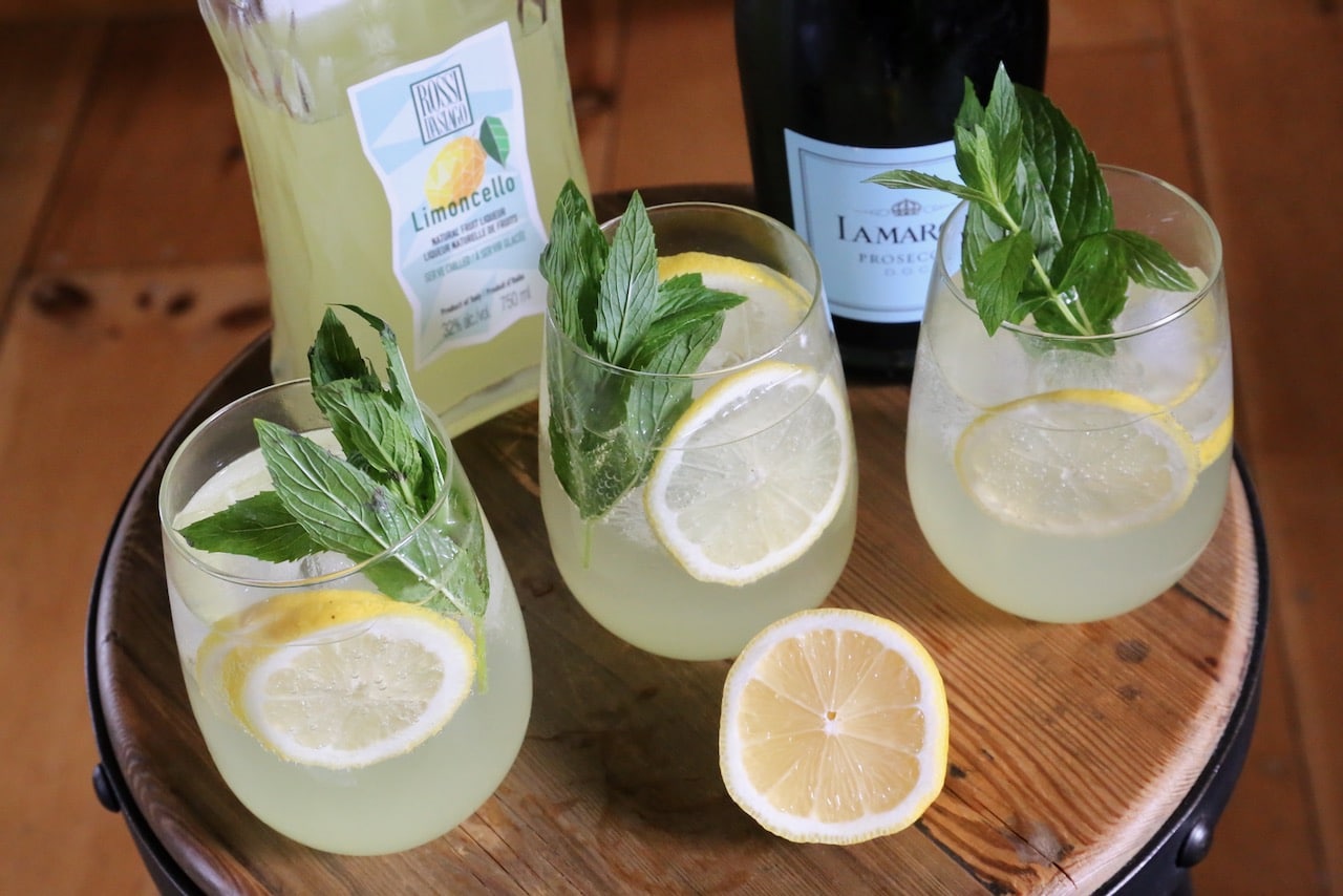 Now you're an expert on how to make an authentic Limoncello Spritz recipe!