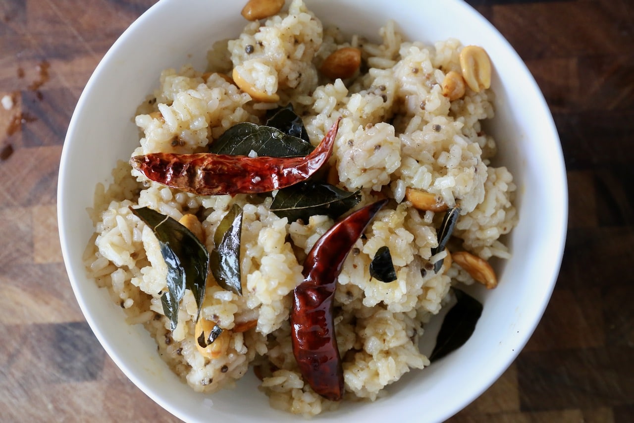 Puliyodharai South Indian Tamarind Rice Recipe