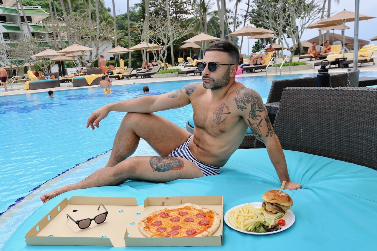 Take a break from swimming at the pool or beach with a burger and pizza feast at La Fiamma.
