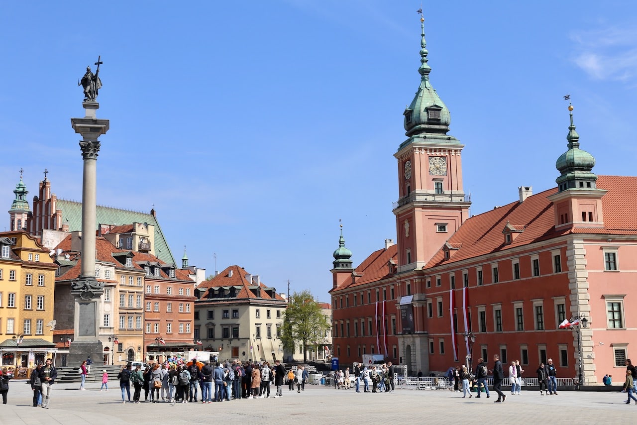 Warsaw City Break: The Royal Castle stands in front of a spacious square in Old Town.