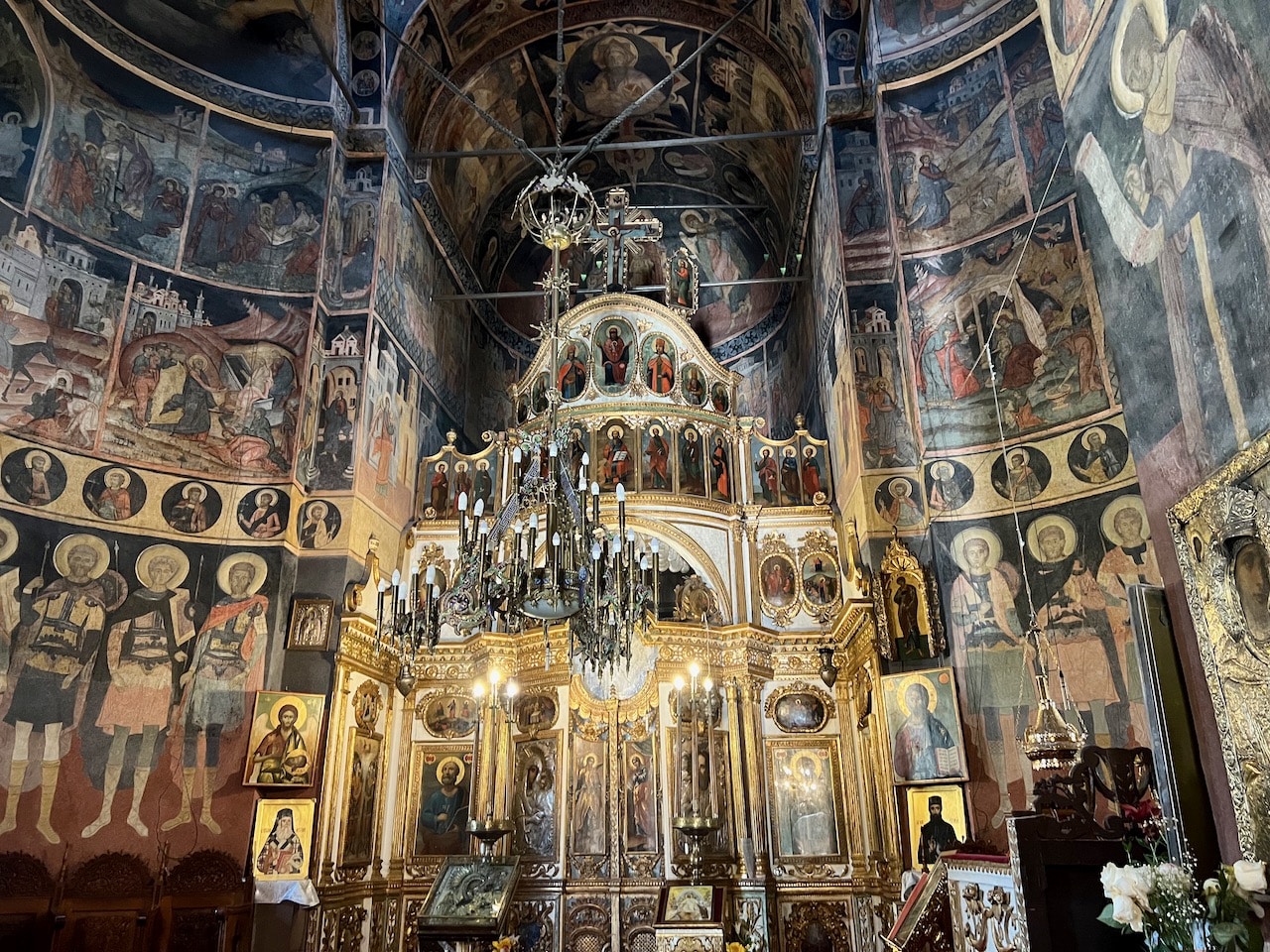 Marvel at the golden interiors of Kretzulescu Church on a Bucharest weekend getaway. 
