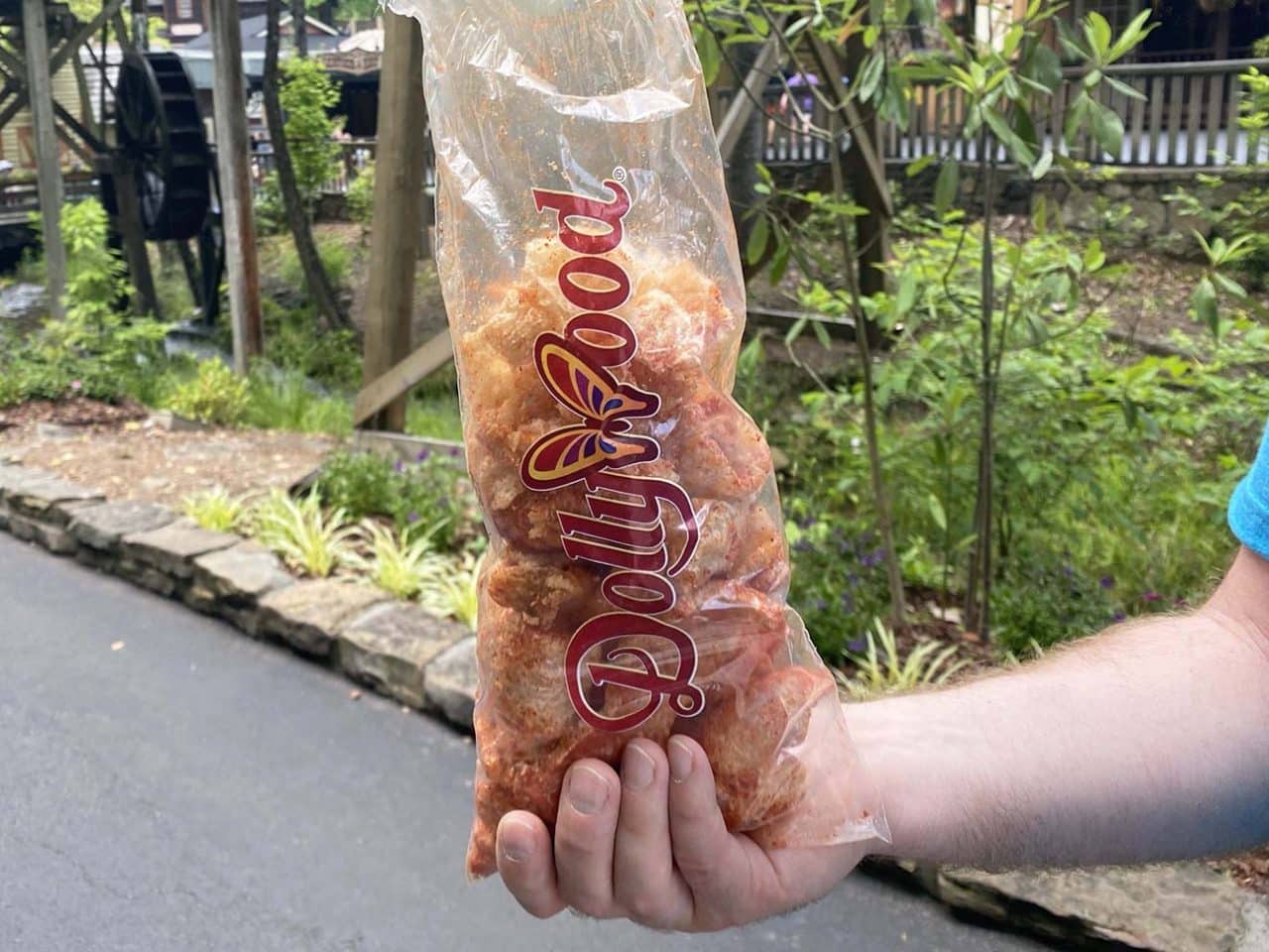 Best Things to do at Dollywood: Enjoy pork rinds made right before your eyes.