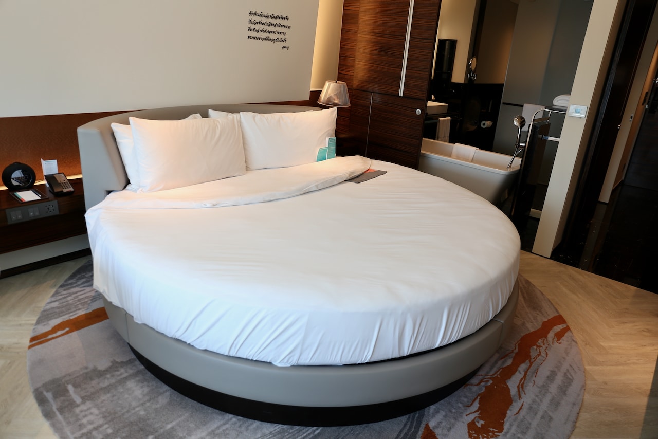 Le Méridien Bangkok boasts fun suites with circular beds. 