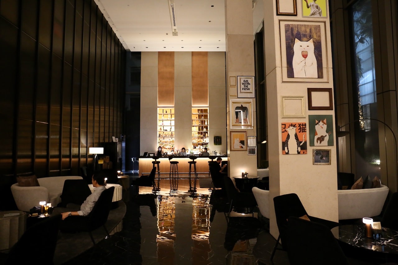The Black Cat is Sindhorn Midtown Bangkok's lobby cocktail bar.