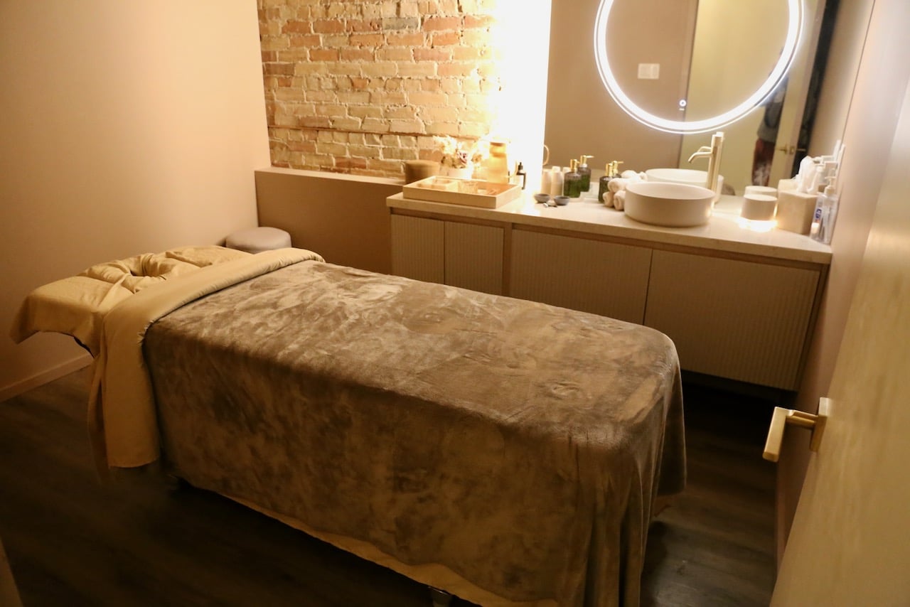 Enjoy a luxurious massage in Toronto at Aman Spa. 